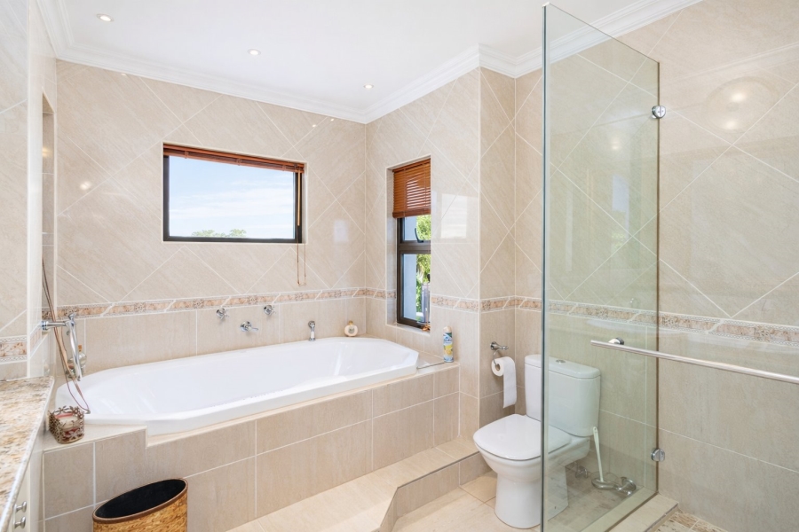 5 Bedroom Property for Sale in Caribbean Beach Club North West